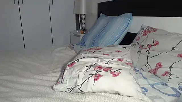 Snapshot of petite_danielle chatting on 18, 10, 2025 petite danielle online show from 18, 10, 2025