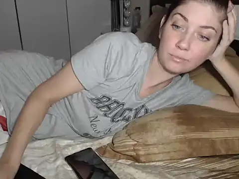 Snapshot of petite_danielle chatting on 25, 11, 2025 petite danielle online show from 25, 11, 2025