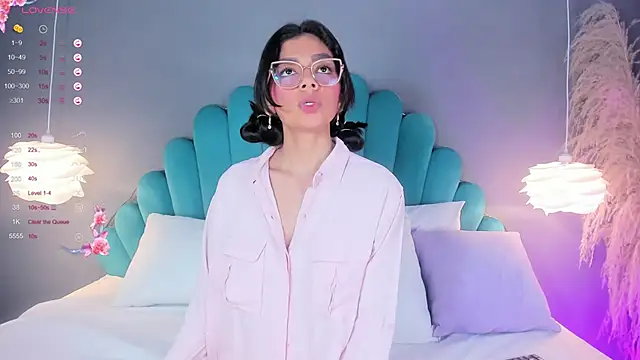 AlassiaHocthner online show from 21, 10, 2025