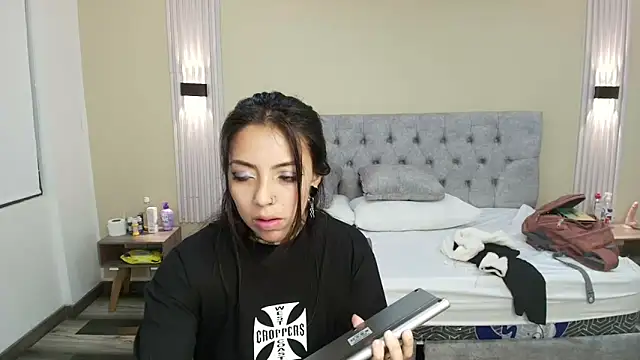 LiaMonroee  online show from 18, 9, 2025