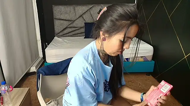 LiaMonroee  online show from 28, 10, 2025