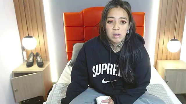 LiaMonroee  online show from 17, 2, 2026