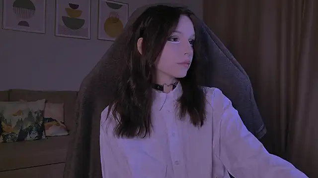 claire bennett online show from 27, 4, 2026
