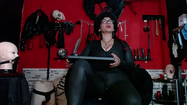 Miss Mirandaa online show from 5, 7, 2026