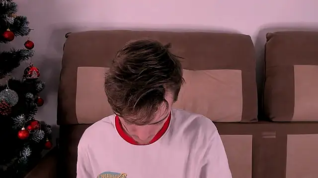 Snapshot of spider____man chatting on 17, 12, 2025 spider man online show from 17, 12, 2025