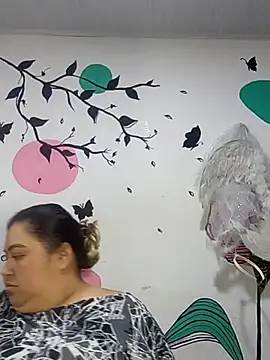 Snapshot of curvy_diva_ chatting on 2, 11, 2025 curvy diva online show from 2, 11, 2025