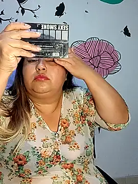 Snapshot of curvy_diva_ chatting on 21, 12, 2025 curvy diva online show from 21, 12, 2025