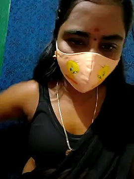 Snapshot of mini-queen chatting on 10, 9, 2025 mini-queen online show from 10, 9, 2025