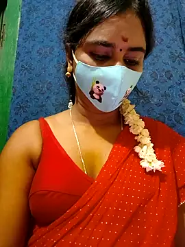 Snapshot of mini-queen chatting on 14, 9, 2025 mini-queen online show from 14, 9, 2025