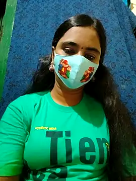 Snapshot of mini-queen chatting on 14, 10, 2025 mini-queen online show from 14, 10, 2025