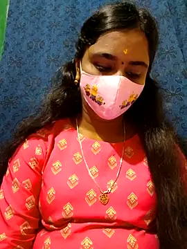 Snapshot of mini-queen chatting on 17, 10, 2025 mini-queen online show from 17, 10, 2025