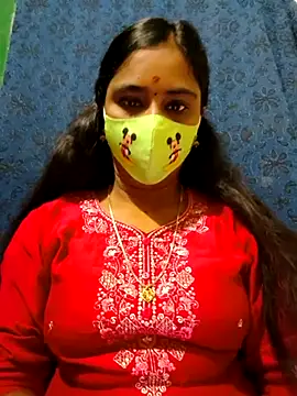 Snapshot of mini-queen chatting on 24, 10, 2025 mini-queen online show from 24, 10, 2025