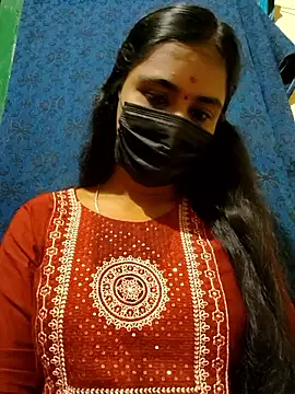 Snapshot of mini-queen chatting on 25, 10, 2025 mini-queen online show from 25, 10, 2025