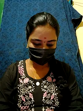 Snapshot of mini-queen chatting on 1, 11, 2025 mini-queen online show from 1, 11, 2025