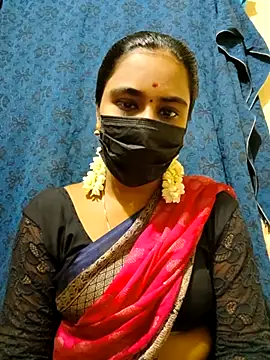 Snapshot of mini-queen chatting on 6, 11, 2025 mini-queen online show from 6, 11, 2025