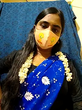 Snapshot of mini-queen chatting on 12, 11, 2025 mini-queen online show from 12, 11, 2025