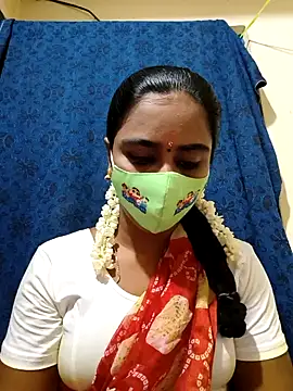 Snapshot of mini-queen chatting on 13, 11, 2025 mini-queen online show from 13, 11, 2025