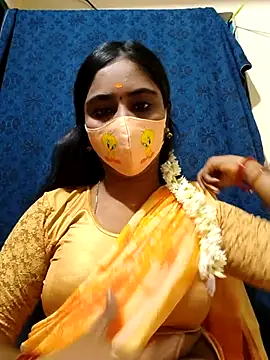 Snapshot of mini-queen chatting on 14, 11, 2025 mini-queen online show from 14, 11, 2025