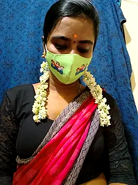 Snapshot of mini-queen chatting on 15, 11, 2025 mini-queen online show from 15, 11, 2025