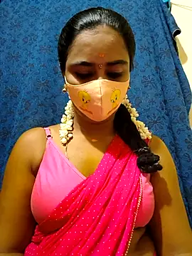 Snapshot of mini-queen chatting on 16, 11, 2025 mini-queen online show from 16, 11, 2025