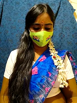 Snapshot of mini-queen chatting on 21, 11, 2025 mini-queen online show from 21, 11, 2025