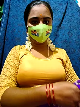 Snapshot of mini-queen chatting on 22, 11, 2025 mini-queen online show from 22, 11, 2025