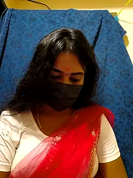 Snapshot of mini-queen chatting on 23, 11, 2025 mini-queen online show from 23, 11, 2025