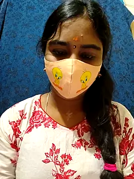 Snapshot of mini-queen chatting on 28, 11, 2025 mini-queen online show from 28, 11, 2025