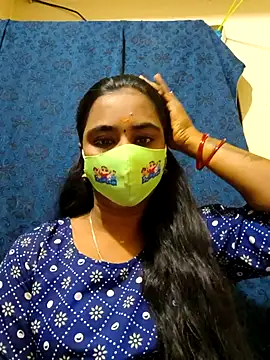 Snapshot of mini-queen chatting on 29, 11, 2025 mini-queen online show from 29, 11, 2025