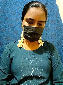 Snapshot of mini-queen chatting on 30, 11, 2025 mini-queen online show from 30, 11, 2025