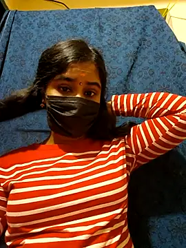 Snapshot of mini-queen chatting on 2, 12, 2025 mini-queen online show from 2, 12, 2025