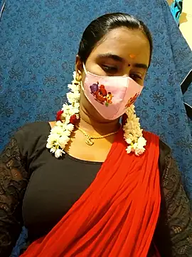 Snapshot of mini-queen chatting on 12, 1, 2026 mini-queen online show from 12, 1, 2026