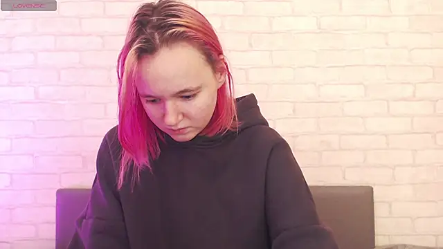 Ericha Stone online show from 8, 11, 2025