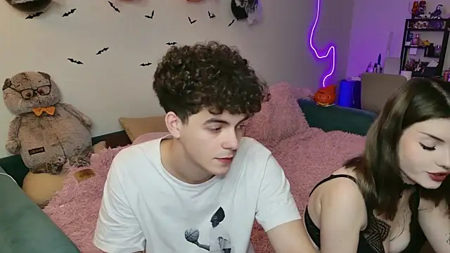 Alice18James online show from 12, 10, 2025