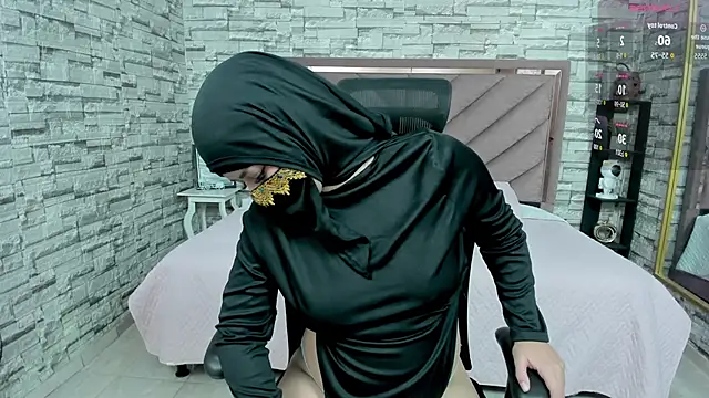 Snapshot of Amal_Bakir chatting on 11, 10, 2025 Amal Bakir online show from 11, 10, 2025