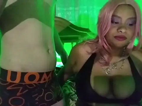 Snapshot of queencinnamon chatting on 24, 10, 2025 queencinnamon online show from 24, 10, 2025