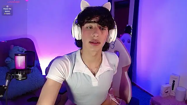 Snapshot of saanti_foxs chatting on 8, 10, 2025 saanti foxs online show from 8, 10, 2025