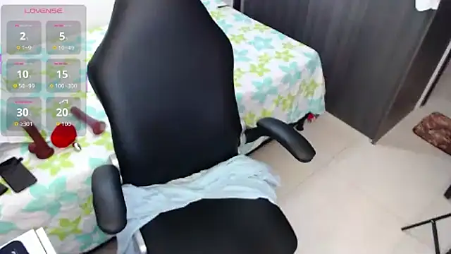 aynarakiss online show from 1, 10, 2025