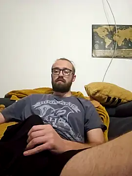 Snapshot of Loopertz chatting on 5, 10, 2025 Loopertz online show from 5, 10, 2025