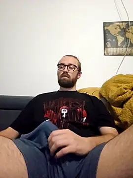 Snapshot of Loopertz chatting on 23, 10, 2025 Loopertz online show from 23, 10, 2025