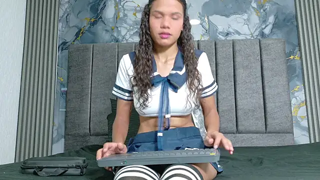 Snapshot of AngelineJolie chatting on 20, 9, 2025 AngelineJolie online show from 20, 9, 2025