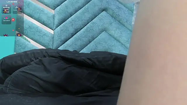 Snapshot of AngelineJolie chatting on 6, 1, 2026 AngelineJolie online show from 6, 1, 2026