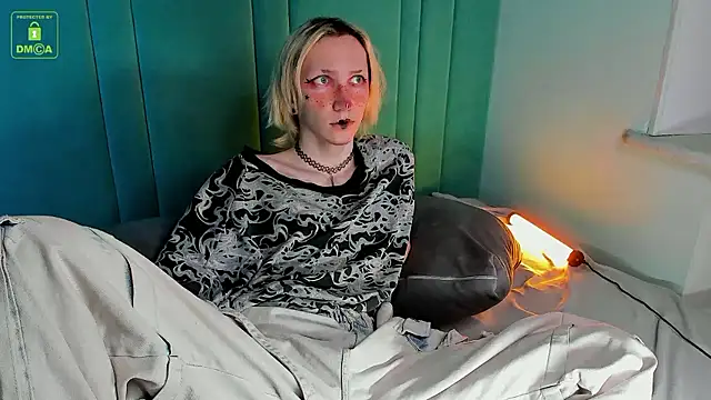 TrissHarper online show from 8, 10, 2025