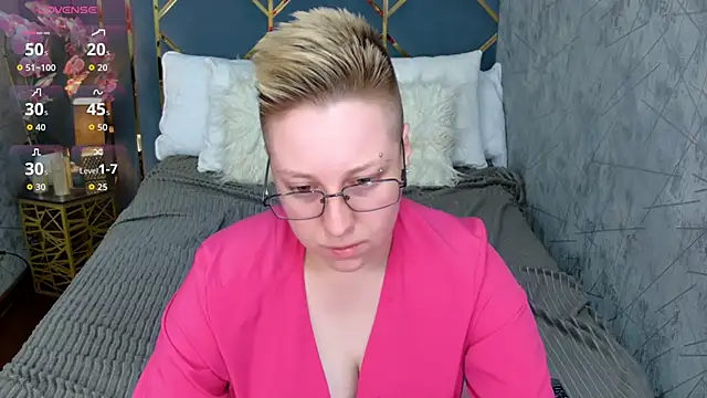 Snapshot of AlexandraGreen chatting on 8, 9, 2025 AlexandraGreen online show from 8, 9, 2025