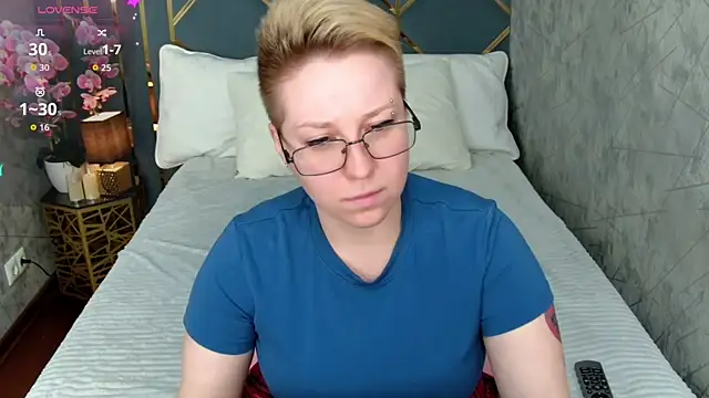 Snapshot of AlexandraGreen chatting on 2, 10, 2025 AlexandraGreen online show from 2, 10, 2025