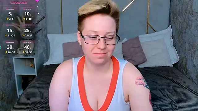 Snapshot of AlexandraGreen chatting on 10, 10, 2025 AlexandraGreen online show from 10, 10, 2025