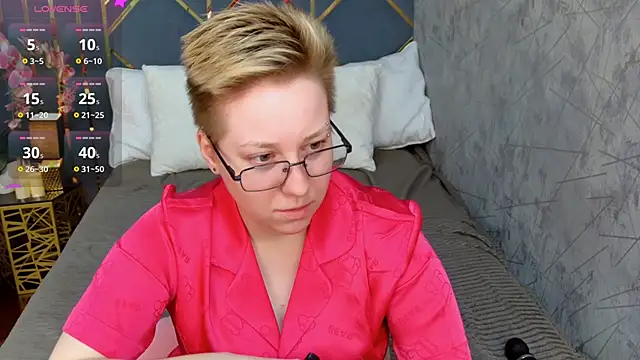 Snapshot of AlexandraGreen chatting on 17, 10, 2025 AlexandraGreen online show from 17, 10, 2025