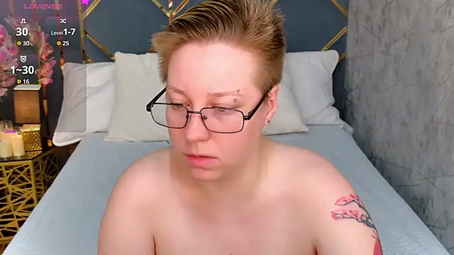 Snapshot of AlexandraGreen chatting on 20, 10, 2025 AlexandraGreen online show from 20, 10, 2025