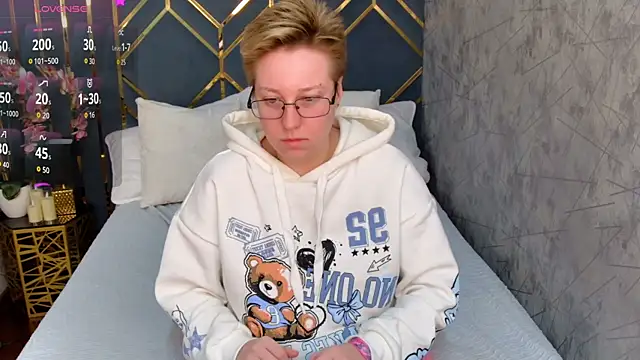 Snapshot of AlexandraGreen chatting on 22, 10, 2025 AlexandraGreen online show from 22, 10, 2025