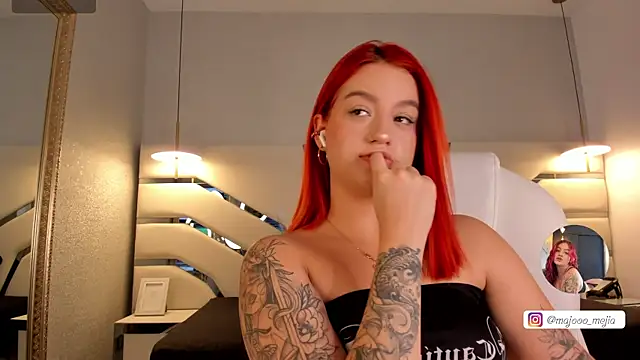 Julieth Rojas online show from 12, 9, 2025